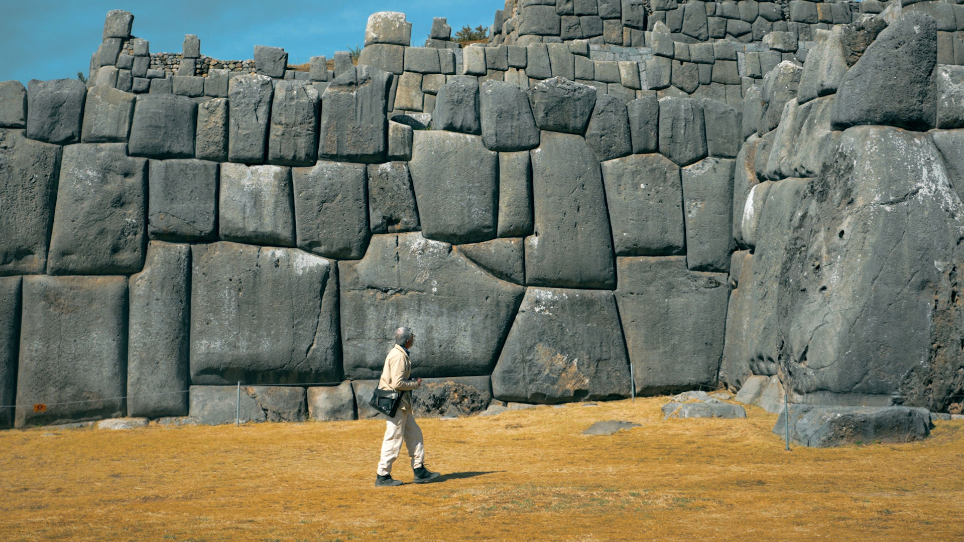 SACSAYHUAMAN ET SES BLOCS DE CALCAIRE DE PLUSIEURS DIZAINES DE TONNES AUX FORMES TRÈS COMPLEXES, CAR IL Y A CE QU'ON VOIT… ET CE QU'ON NE VOIT PAS