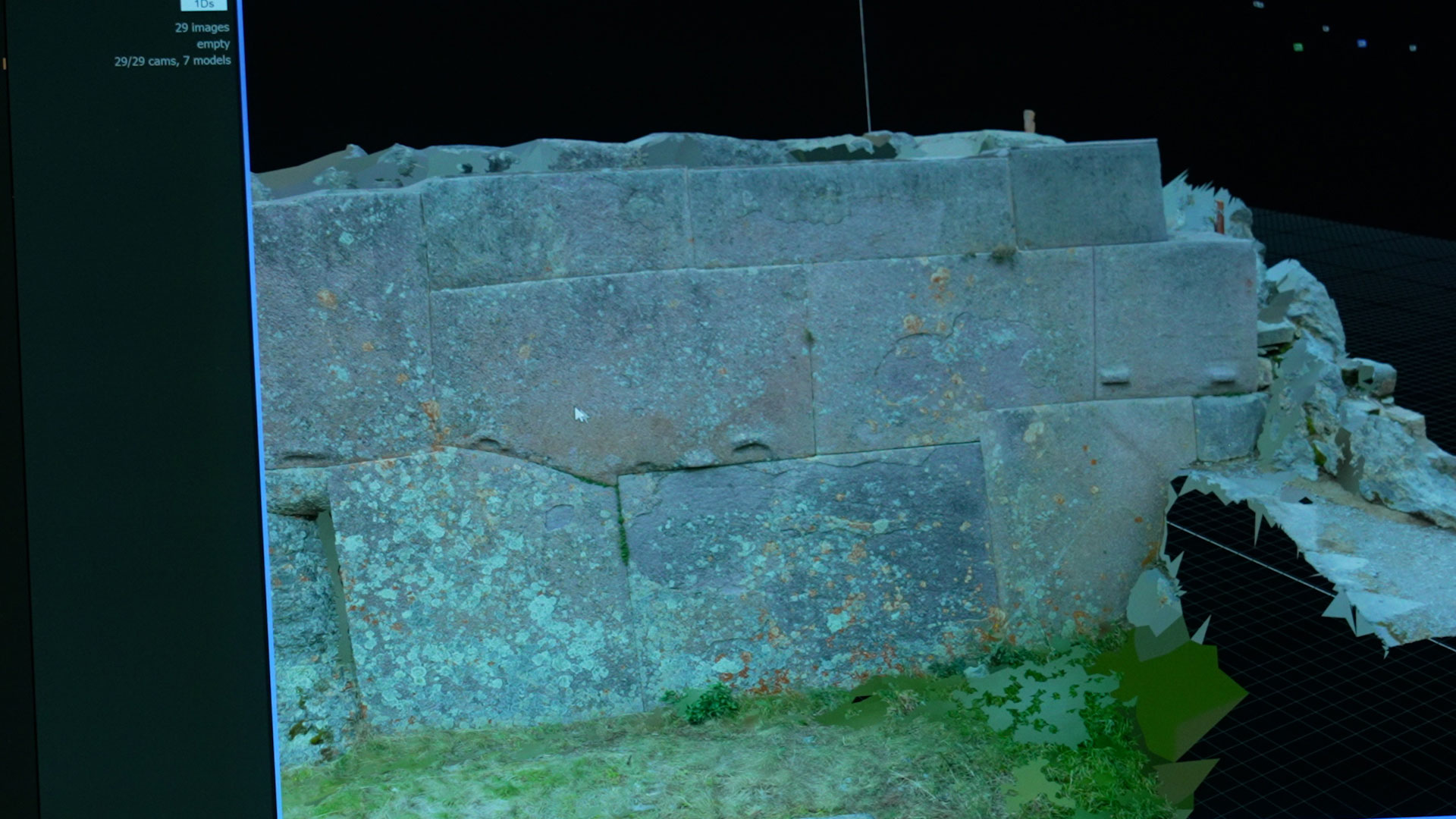 SACSAYHUAMAN ET SES BLOCS DE CALCAIRE DE PLUSIEURS DIZAINES DE TONNES AUX FORMES TRÈS COMPLEXES, CAR IL Y A CE QU'ON VOIT… ET CE QU'ON NE VOIT PAS